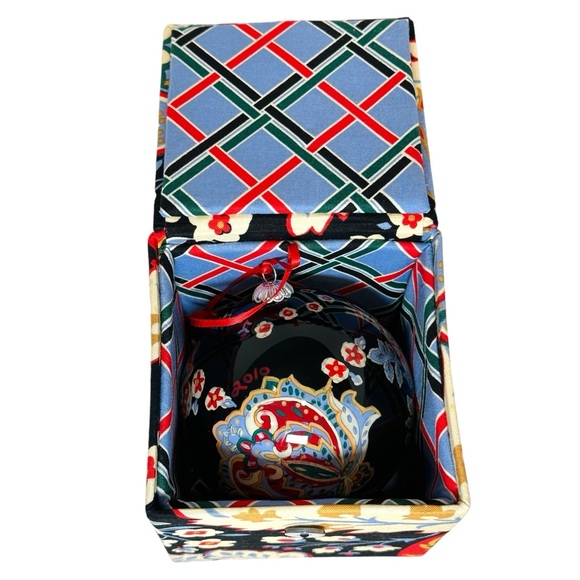 Vera Bradley Versailles Christmas Glass Ornament 2010 with Keepsake Gift Box - Picture 10 of 11